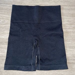 TNAbody Atmosphere Ribbed Hi-Rise 7” Short